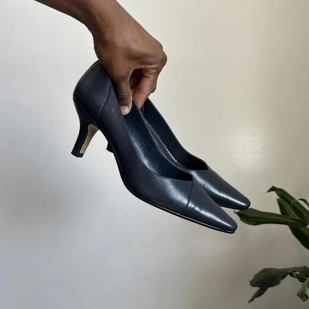 Bella-Vita Navy Leather V-Cut Office Siren Pumps size‎ 7